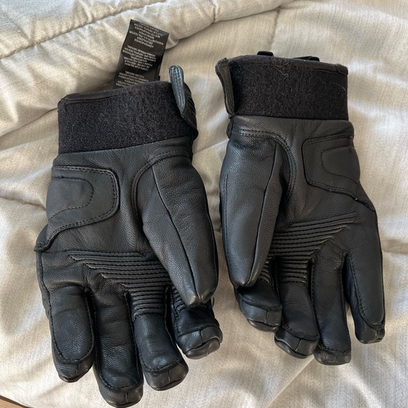 Harley Davidson Leather Riding Gloves - Picture 2 of 4